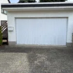 Garage mit Stellplatz